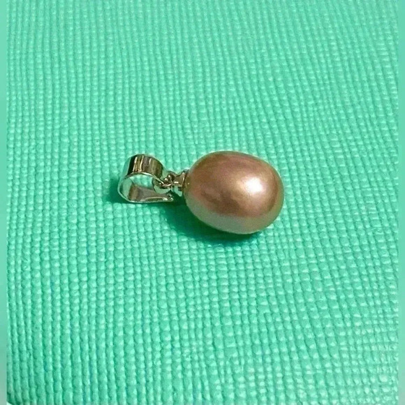 ☂️ Purple  Pearl Pendant ☂️ - Picture 3 of 5